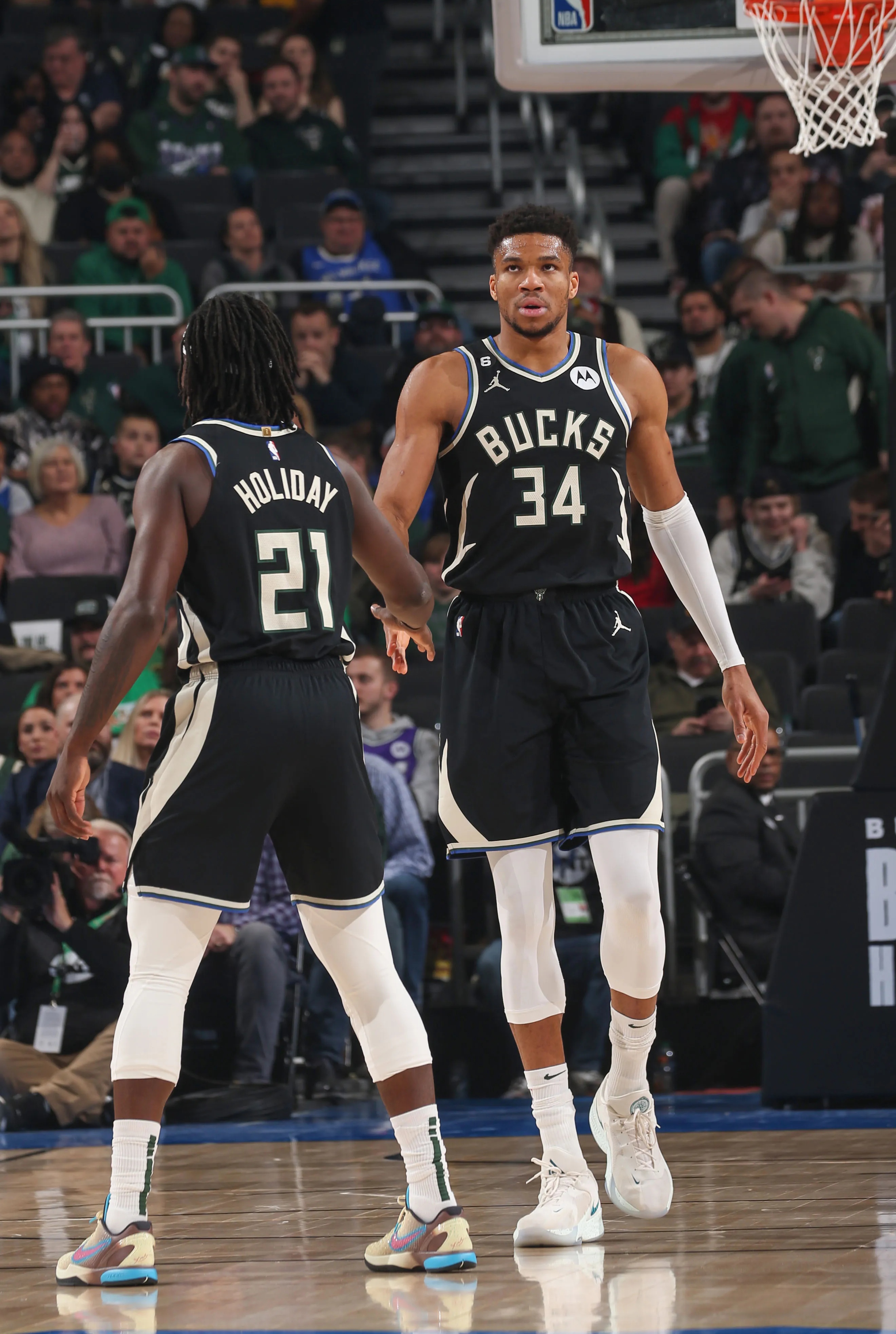 包含国际比赛日荷甲传出新动向;密尔沃基雄鹿防线松动;管理层表态:底气十足;医务组通报恢复的词条 包含国际比赛日荷甲传出新动向;密尔沃基雄鹿防线松动;管理层表态:底气十足;医务组通报恢复的词条