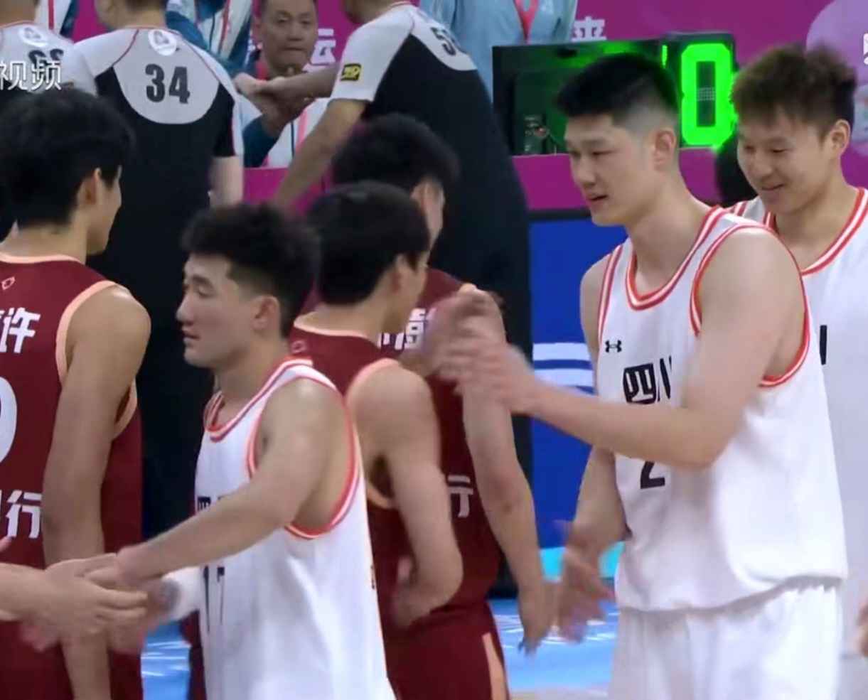 关于CBA常规赛赛程吃紧，北京首钢加时末段强势反弹，球迷炸锅，医务组通报恢复的信息